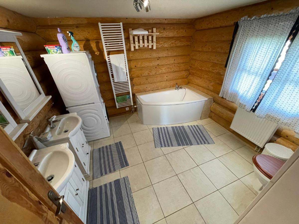 Trinity Log Cabin Wellness Resort Štrba Eksteriør bilde